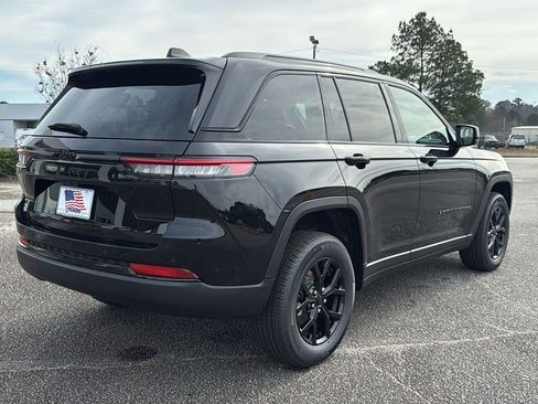 New 2025 Jeep Grand Cherokee Altitude image 8