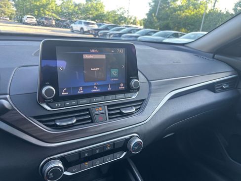 Used 2025 Nissan Altima 2.5 SV FWD image 35