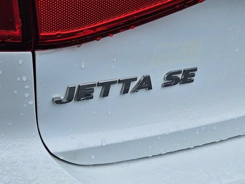 Used 2015 Volkswagen Jetta SE FWD image 16