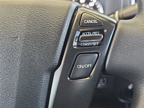 Used 2024 Nissan Frontier SV image 16