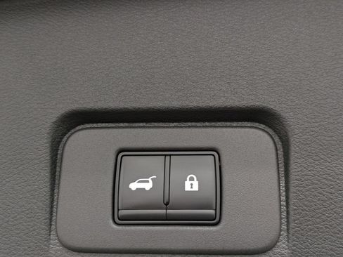 Used 2025 Nissan Rogue SV AWD/4WD image 13