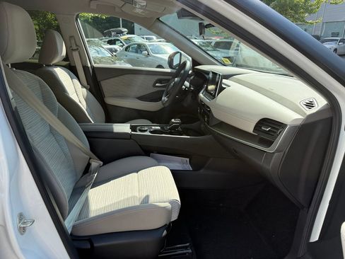 Used 2023 Nissan Rogue SV AWD/4WD image 25