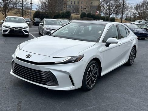 Used 2025 Toyota Camry XLE image 8
