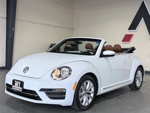 Used 2017 Volkswagen Beetle 1.8T Classic FWD image 4