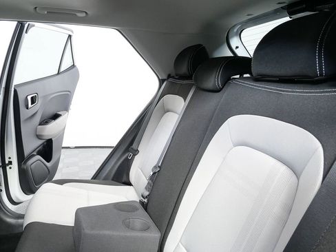 Used 2023 Hyundai Venue SEL image 20