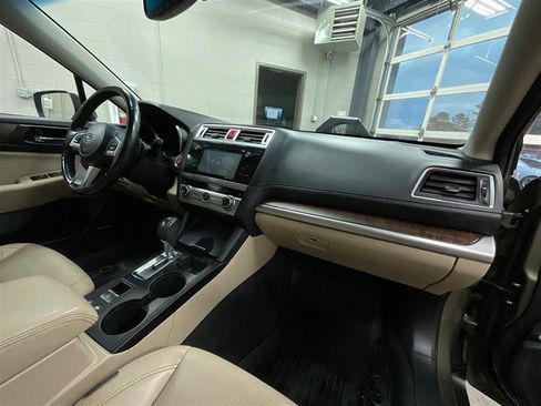 Used 2015 Subaru Outback 3.6R Limited image 29