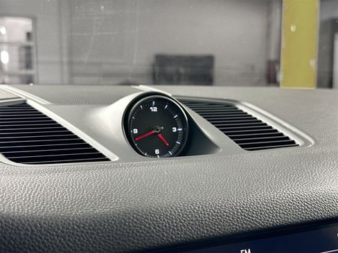 Certified 2023 Porsche Cayenne Platinum Edition image 24