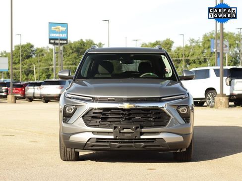 Used 2025 Chevrolet TrailBlazer LT AWD/4WD image 2