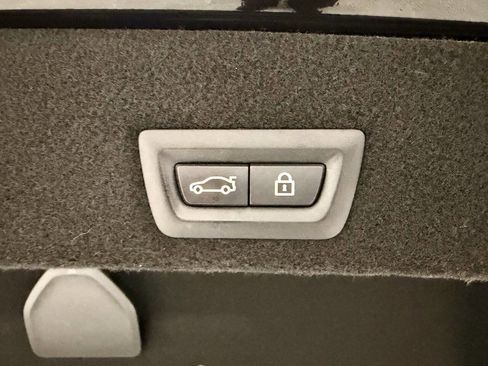 Used 2016 BMW 750i xDrive image 27