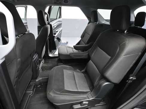 Used 2023 Ford Explorer XLT AWD/4WD image 35