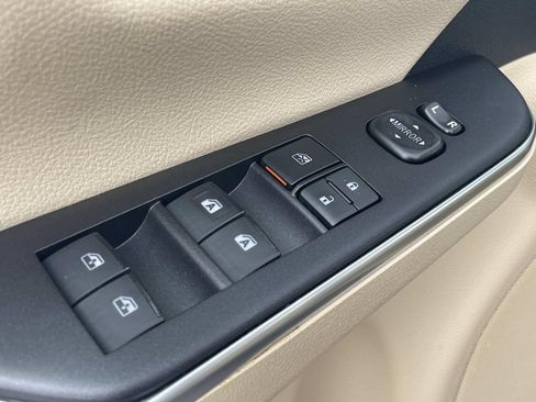 Used 2017 Toyota Camry LE FWD image 15
