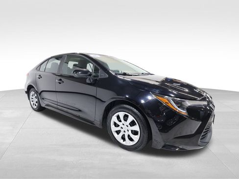 Used 2024 Toyota Corolla LE image 6