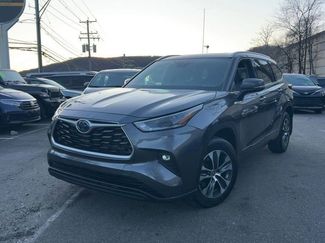 Used 2021 Toyota Highlander XLE video 2