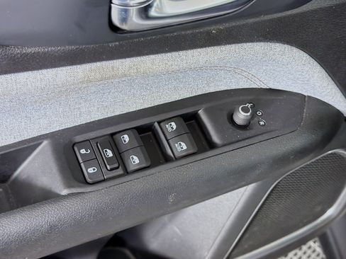 Used 2022 Jeep Compass Latitude AWD/4WD image 15