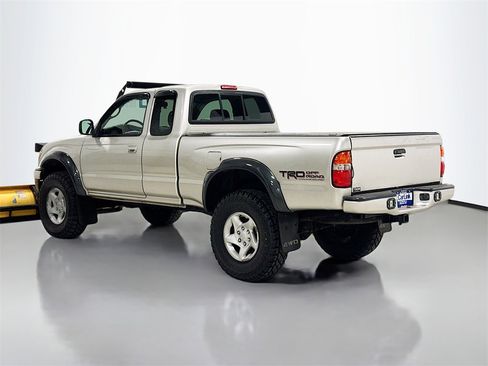 Used 2004 Toyota Tacoma 4x4 Xtracab V6 w/ SR5 Color-Keyed Pkg image 3