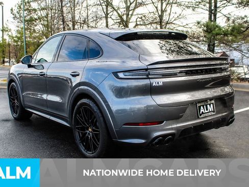 Used 2025 Porsche Cayenne GTS w/ Technology Package image 4