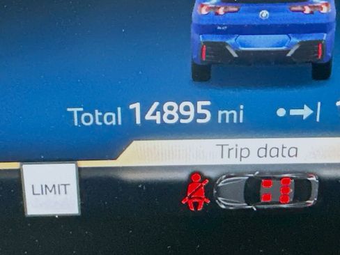 Used 2025 BMW X2 xDrive28i w/ M Sport Package image 31