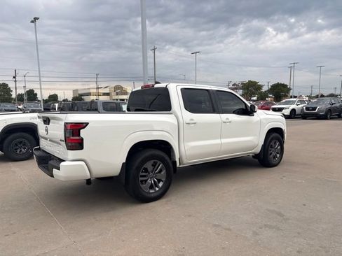Used 2025 Nissan Frontier SV AWD/4WD image 3