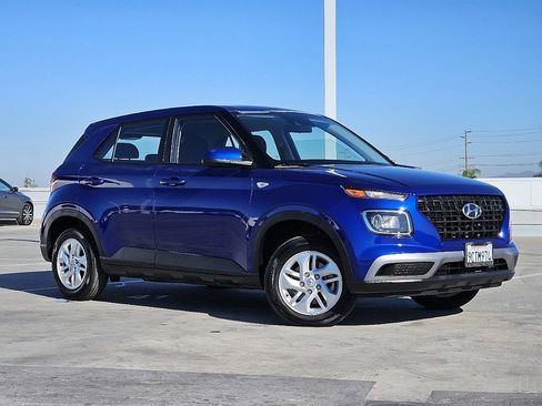 Used 2022 Hyundai Venue SE image 4