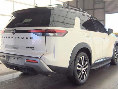Used 2023 Nissan Pathfinder Platinum image 3
