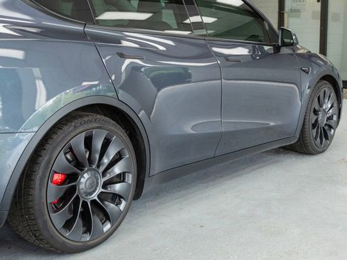 Used 2022 Tesla Model Y Performance AWD/4WD image 31