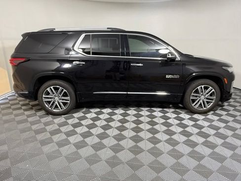 Used 2023 Chevrolet Traverse High Country FWD image 7
