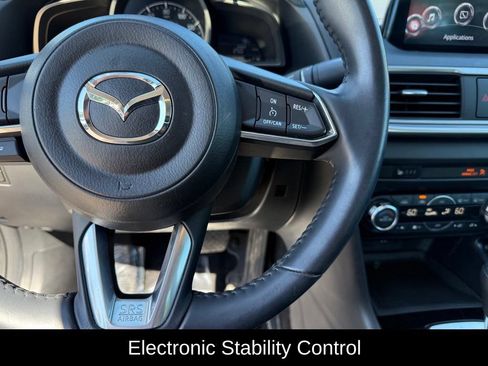 Used 2018 MAZDA MAZDA3 Touring FWD image 12