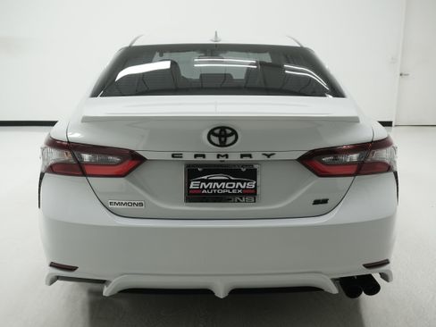 Used 2024 Toyota Camry SE image 5