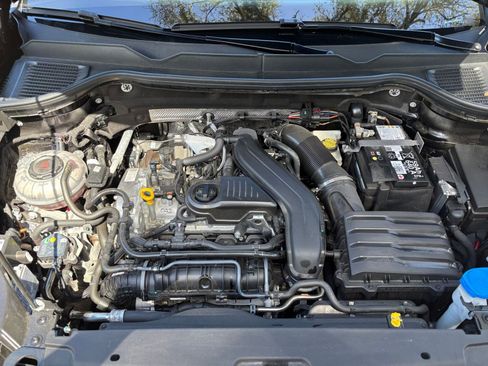 Used 2025 Volkswagen Taos S image 32