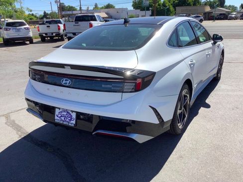 Used 2025 Hyundai Sonata SEL FWD image 12