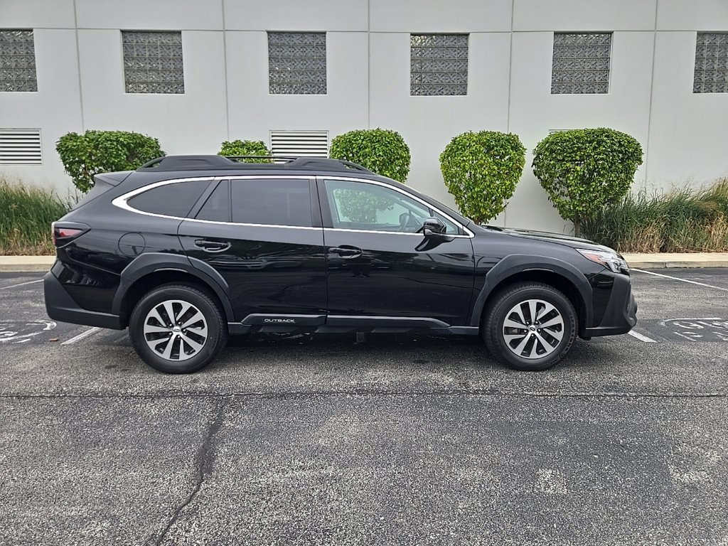 Used 2024 Subaru Outback Premium AWD/4WD image 9
