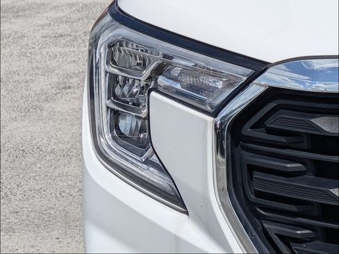 Used 2024 GMC Terrain SLE FWD image 10