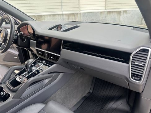 Used 2021 Porsche Cayenne image 24