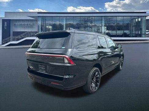 New 2026 Lincoln Navigator Reserve w/ Jet Appearance Package AWD/4WD image 8