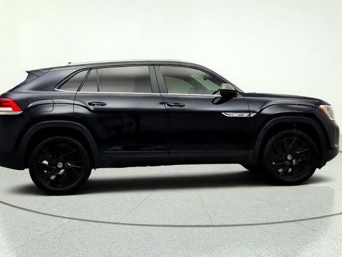 Used 2024 Volkswagen Atlas Cross Sport SE w/ Panoramic Sunroof Package FWD image 4