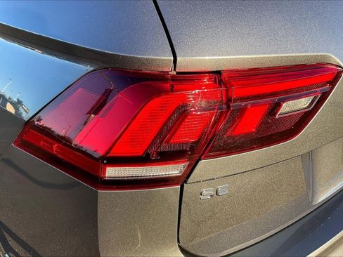 Used 2024 Volkswagen Tiguan SE image 27