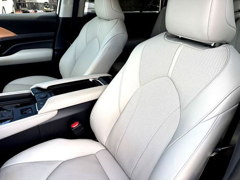Used 2024 Toyota Grand Highlander FWD image 13
