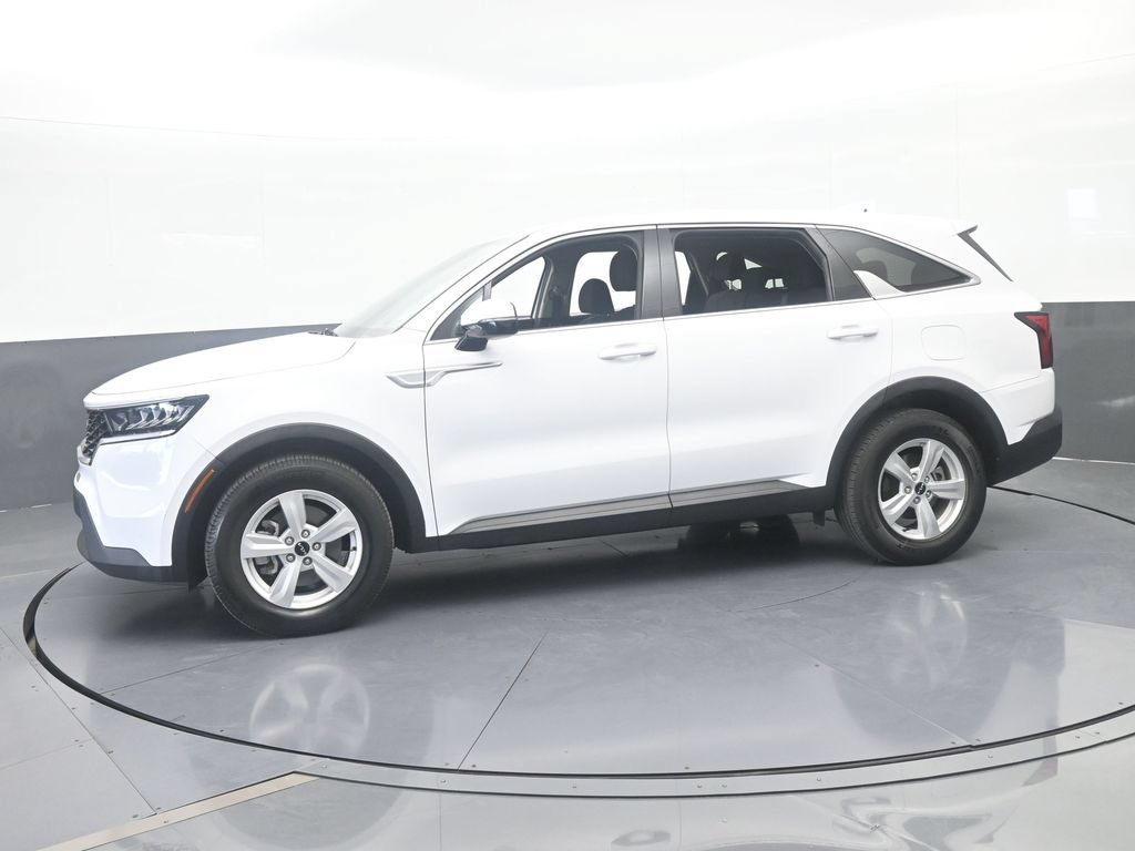 Used 2023 Kia Sorento LX FWD image 2