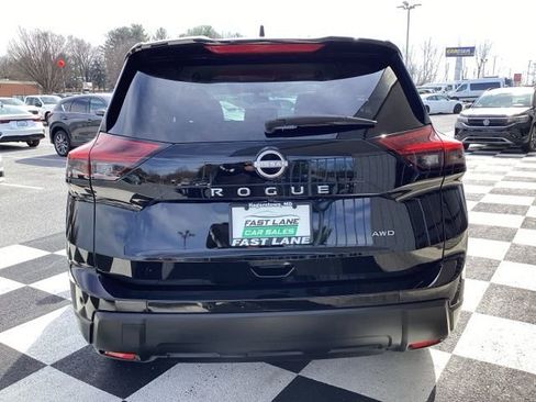 Used 2024 Nissan Rogue S image 8