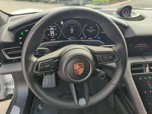 Used 2025 Porsche Taycan image 18