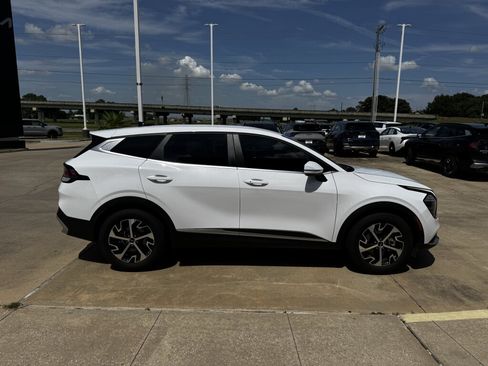 Certified 2025 Kia Sportage EX FWD image 12