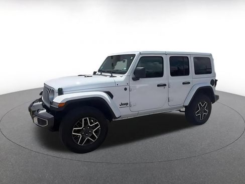 Used 2025 Jeep Wrangler Unlimited Sahara AWD/4WD image 8