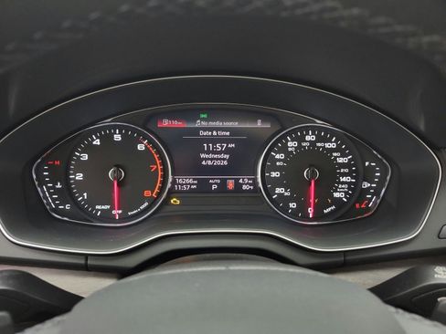 Used 2023 Audi Q5 2.0T Premium w/ Convenience Package image 9