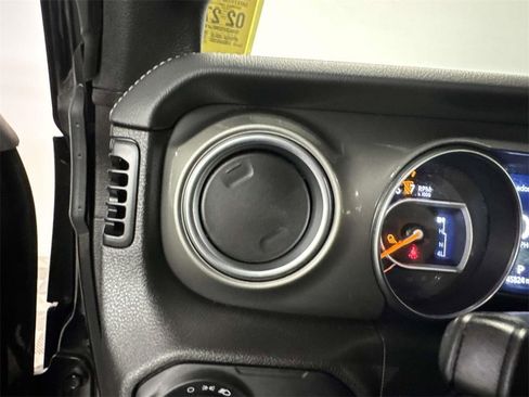 Used 2021 Jeep Gladiator Overland image 30