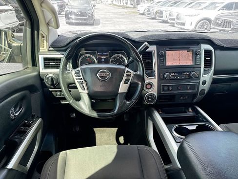 Used 2019 Nissan Titan SV w/ SV Convenience Package AWD/4WD image 23
