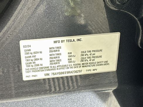 Used 2024 Tesla Model Y Long Range AWD/4WD image 12