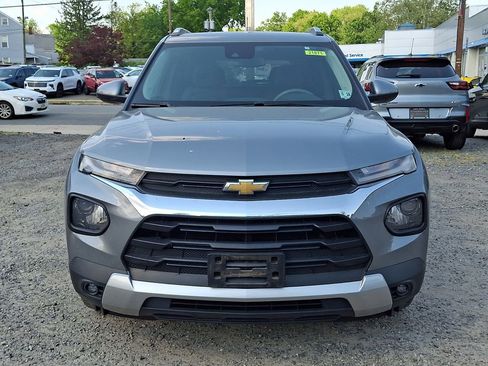 Used 2023 Chevrolet TrailBlazer LT FWD image 2