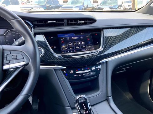 Used 2025 Cadillac XT6 Premium Luxury AWD/4WD image 7