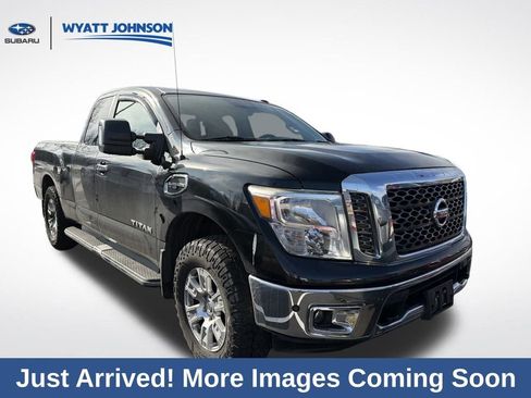 Used 2017 Nissan Titan SV image 10