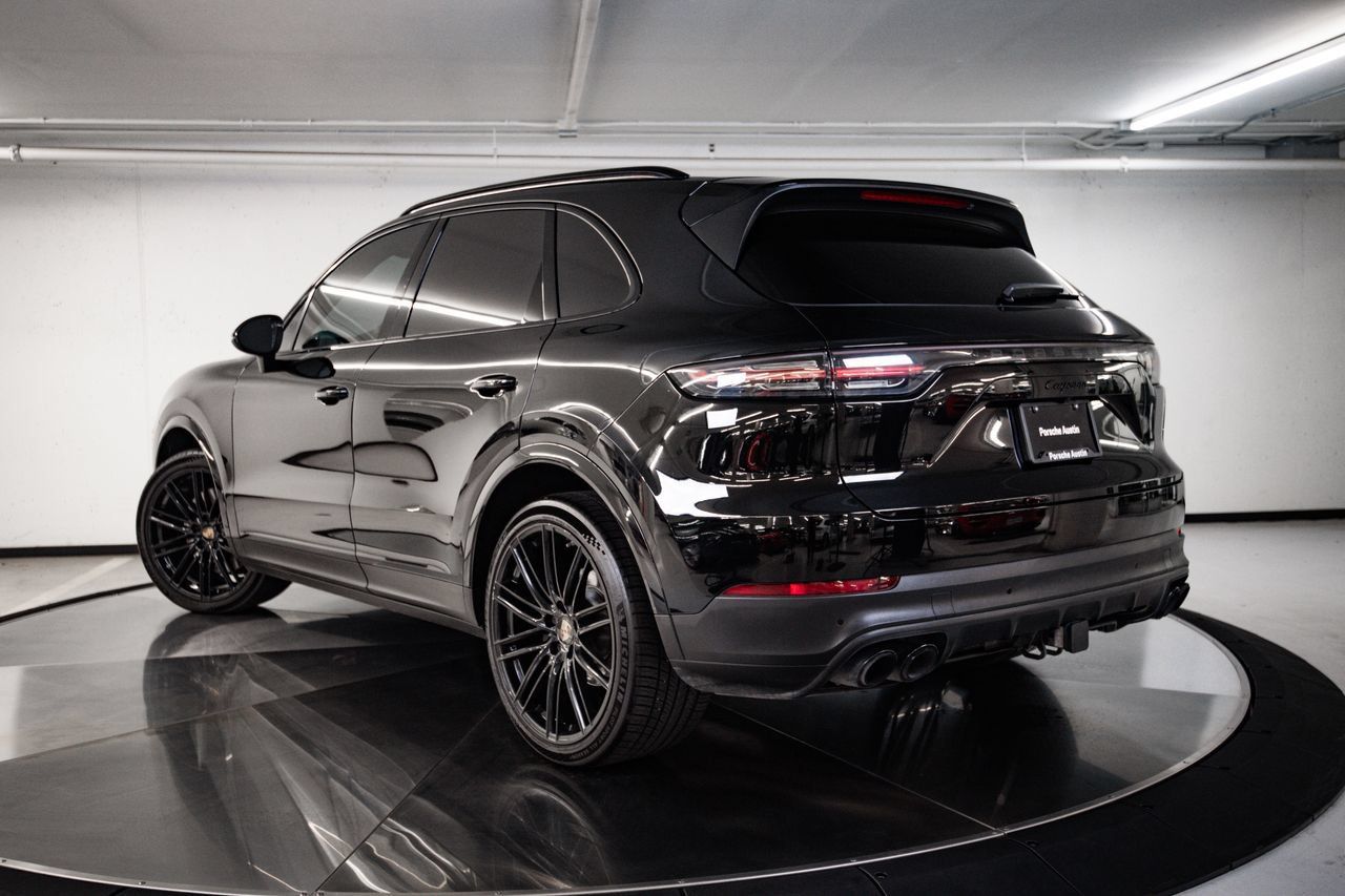 Certified 2023 Porsche Cayenne Platinum Edition AWD/4WD image 3